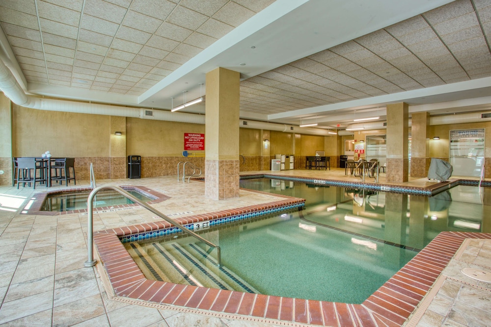 Drury Inn & Suites Near La Cantera Parkway 25/50