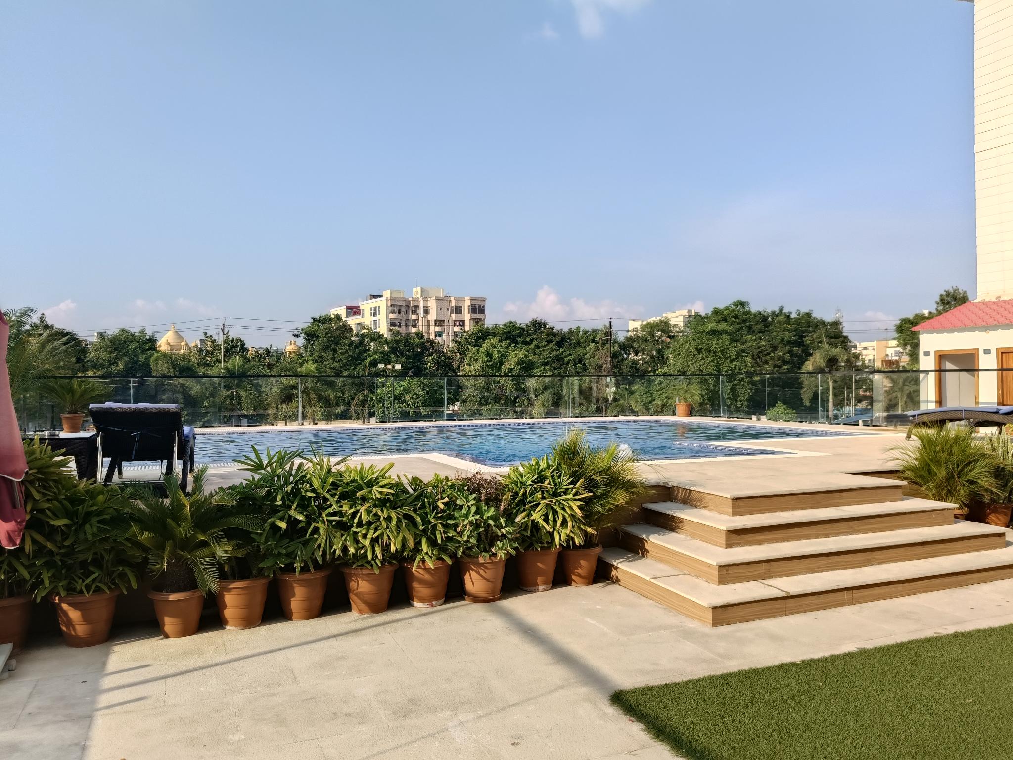 VATIKA PREMIER HOTEL 18/25