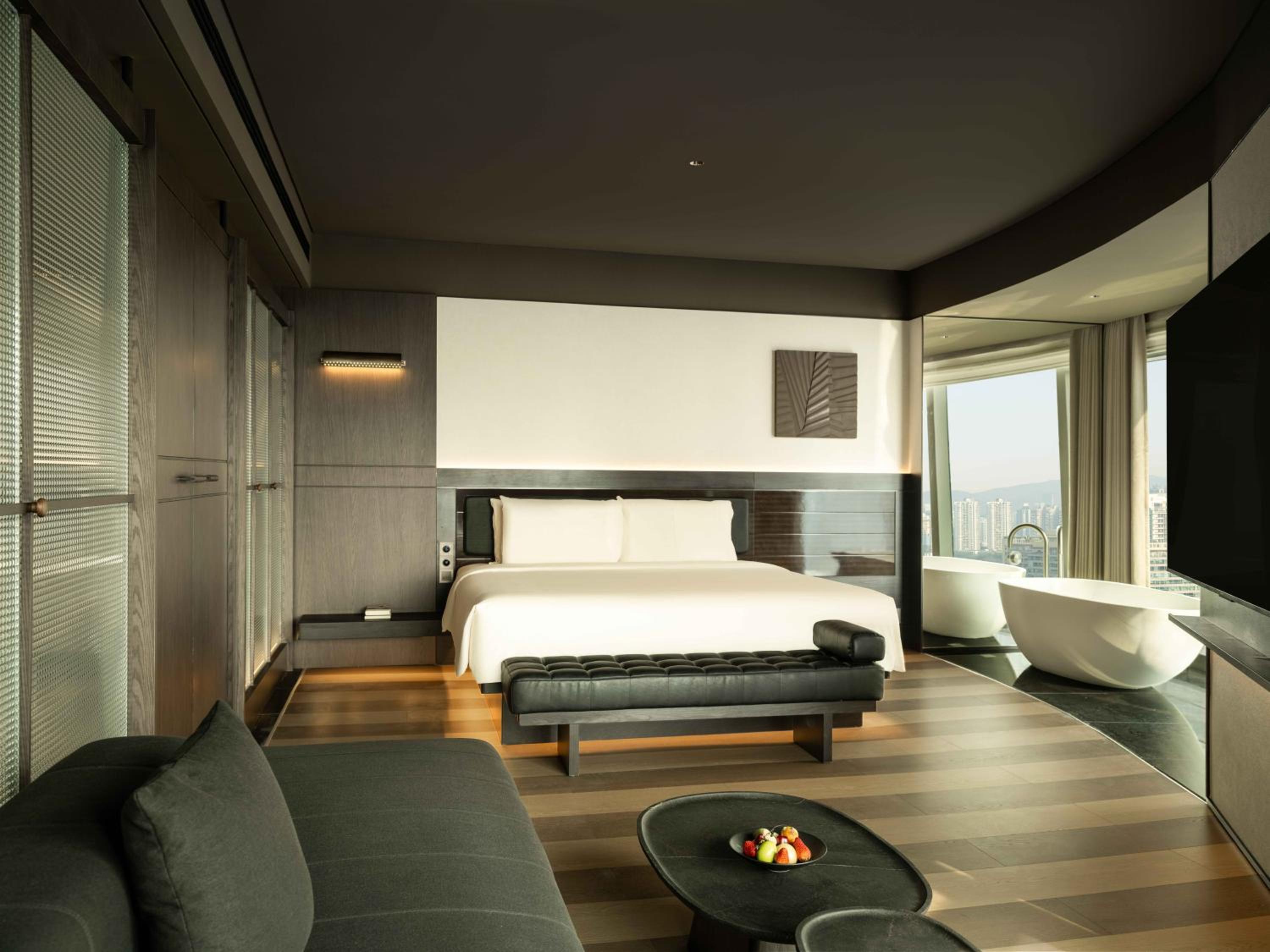 Executive, Suite