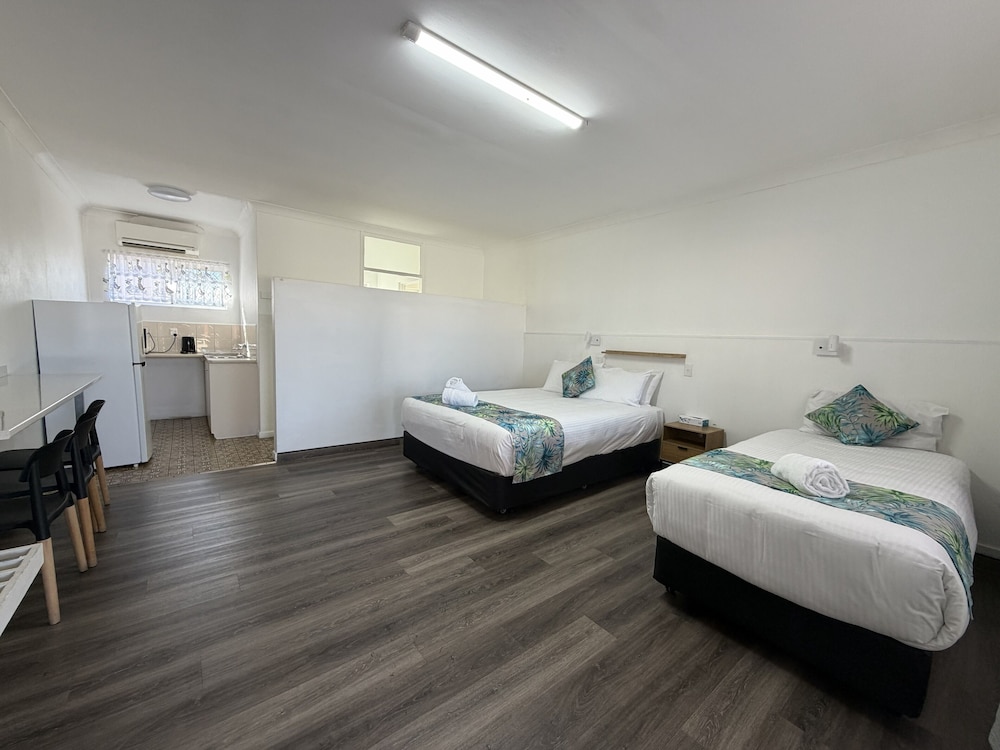 RIVIERA MOTEL BUNDABERG 17/44