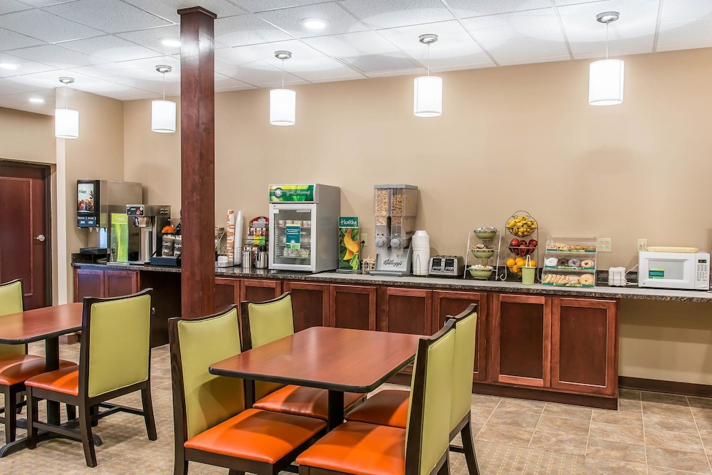Quality Inn & Suites Houghton Downtown 36/50