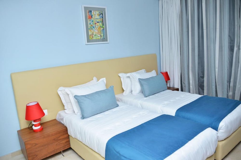 Hotel Adef 7/28