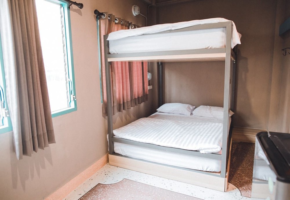 Merge Hostel 26/53