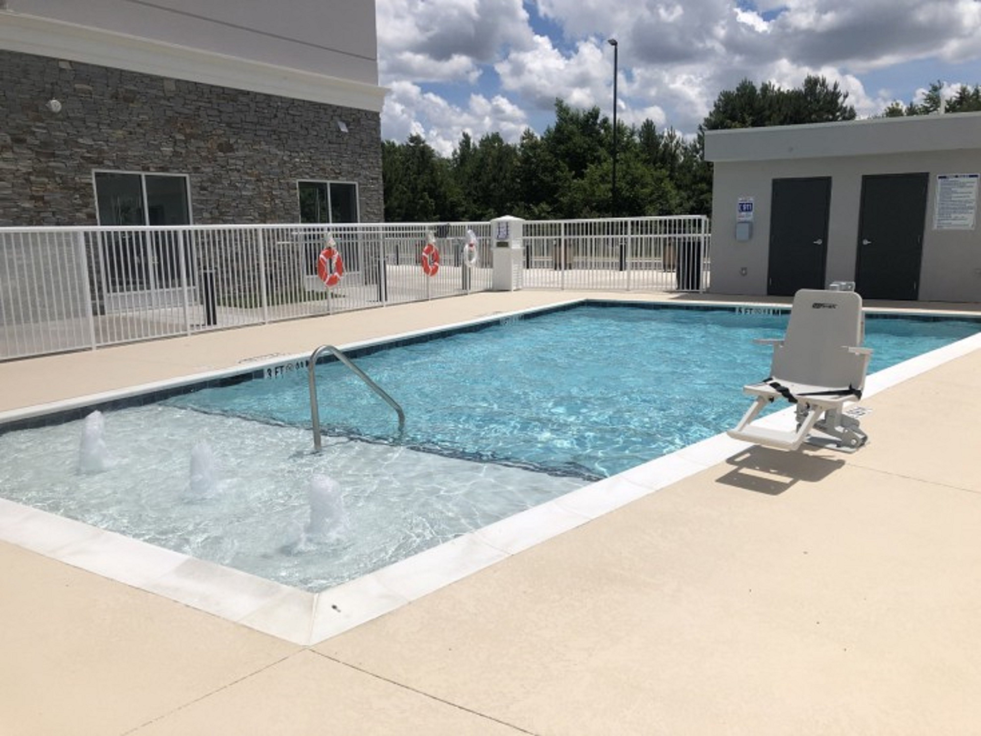 Holiday Inn Suites Fayetteville W Fort Bragg Area 5/13
