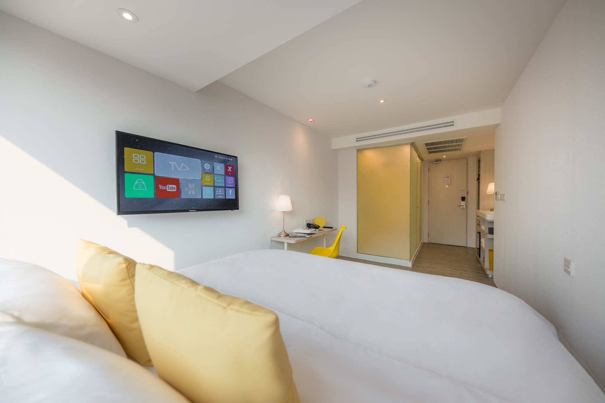 ROOM, KING BED, CITY VIEW