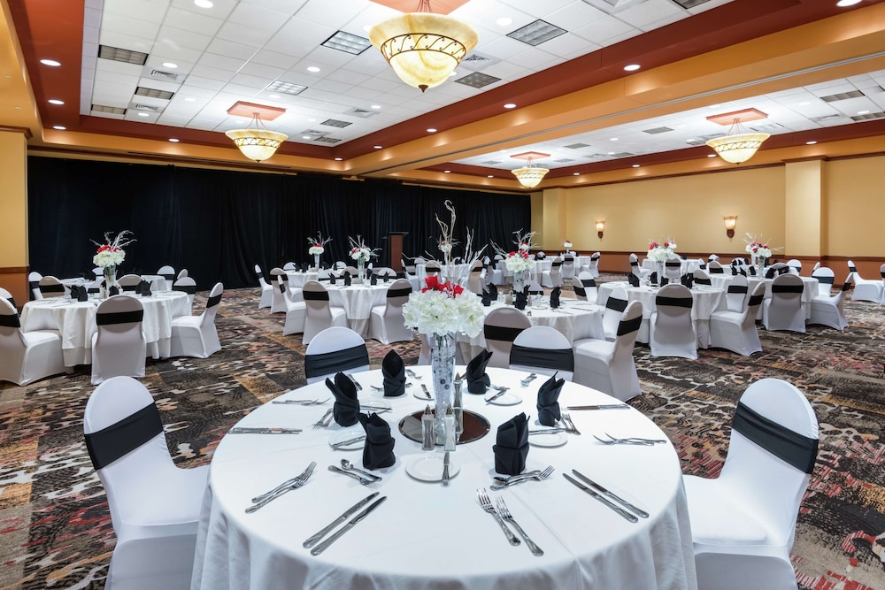 Embassy Suites by Hilton St. Louis St. Charles 43/54