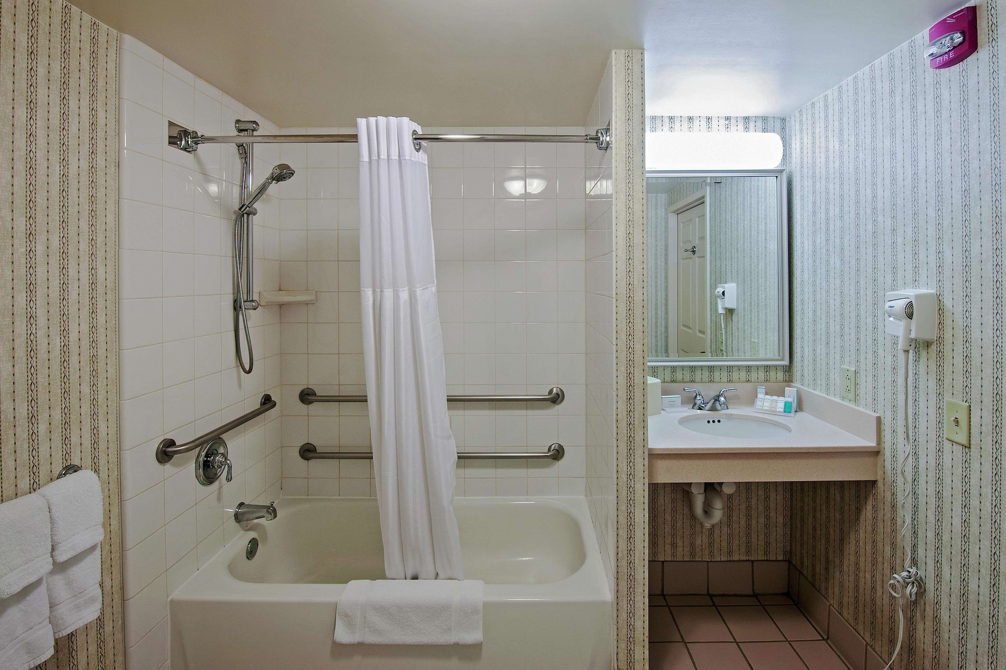 غرفة بسرير كينج لذوي الإعاقة، Hilton Garden Inn Allentown Bethlehem Airport 5/7