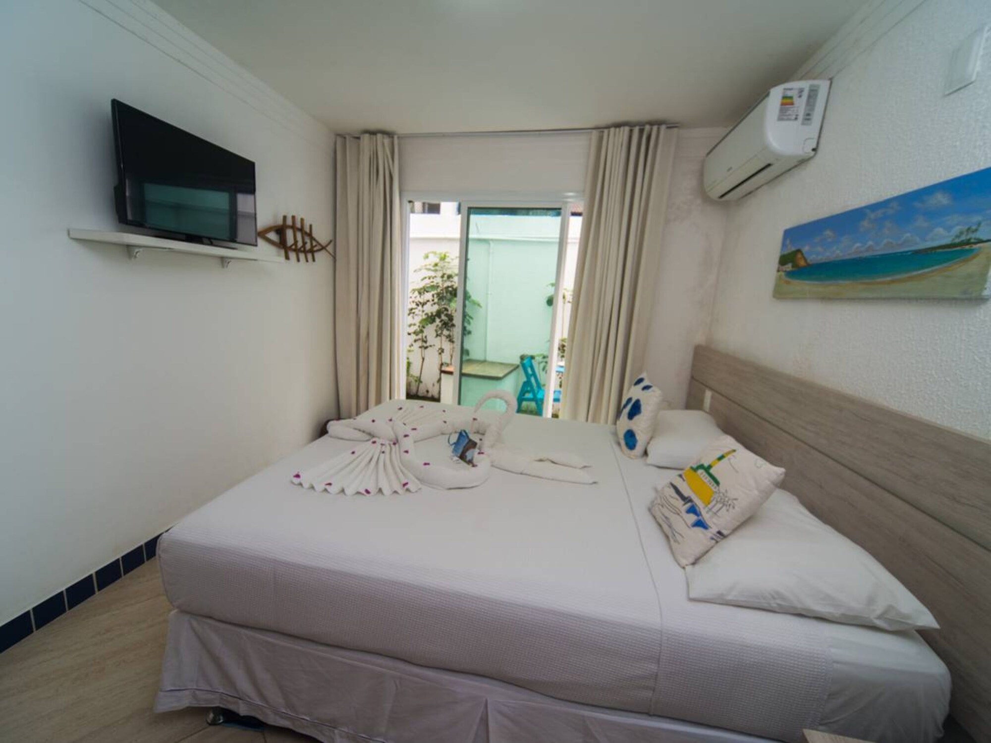 COMPACT, ECONOMY, DOUBLE BED