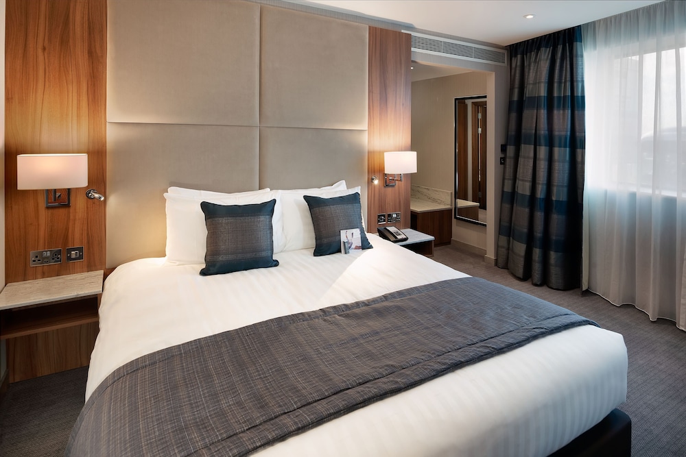 CROWNE PLAZA LONDON HEATHROW T4 13/65