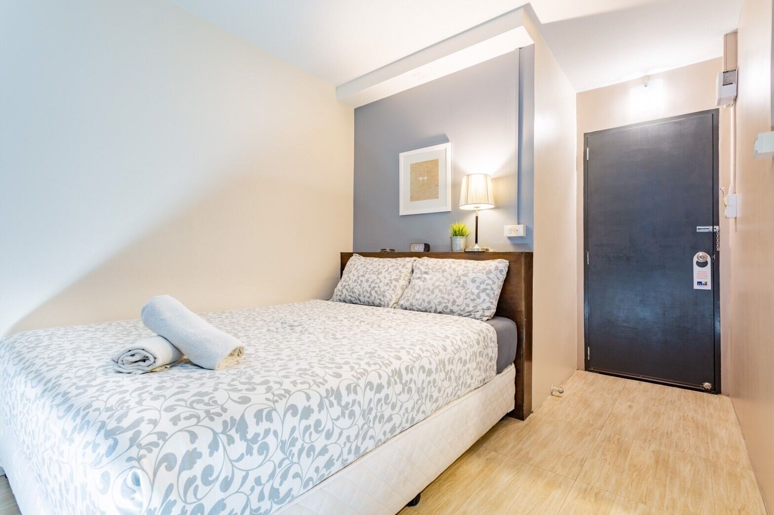 ROOM, DOUBLE BED