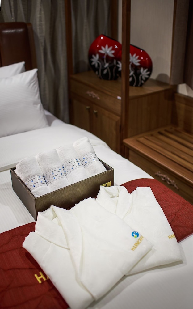 Harmony Hotel 40/55