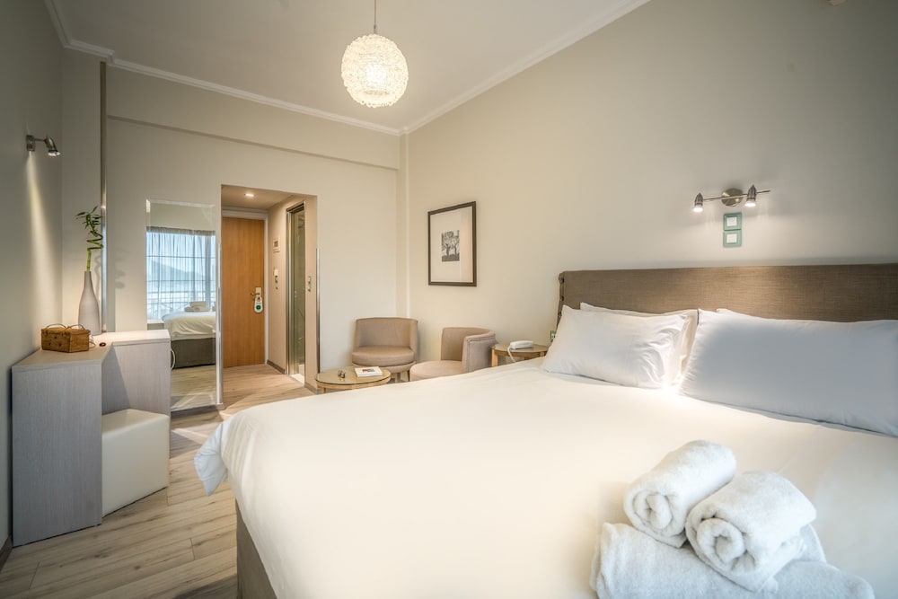 Phoenix Hotel 15/70