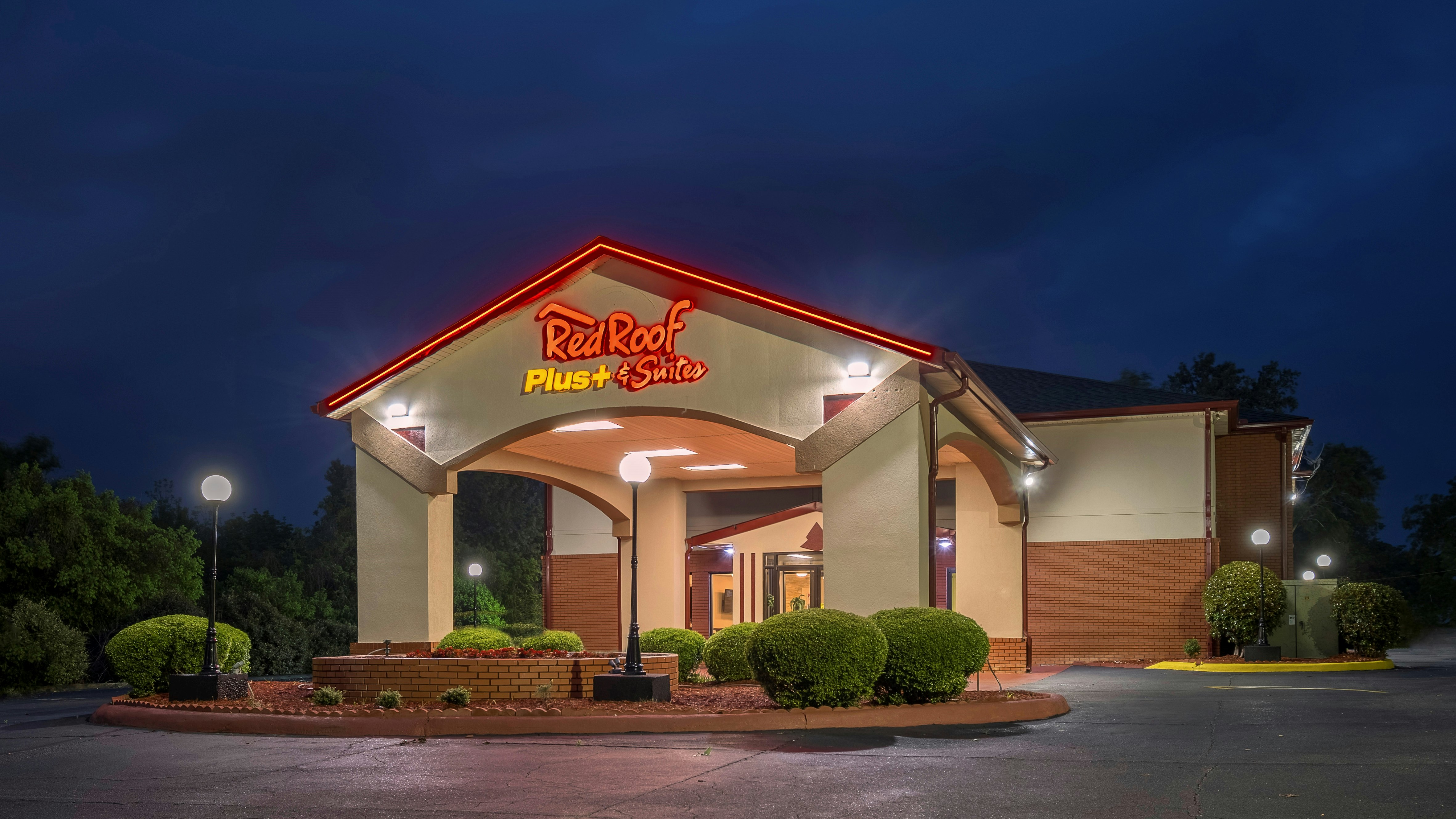 Red Roof Plus Suites Opelika 1/18