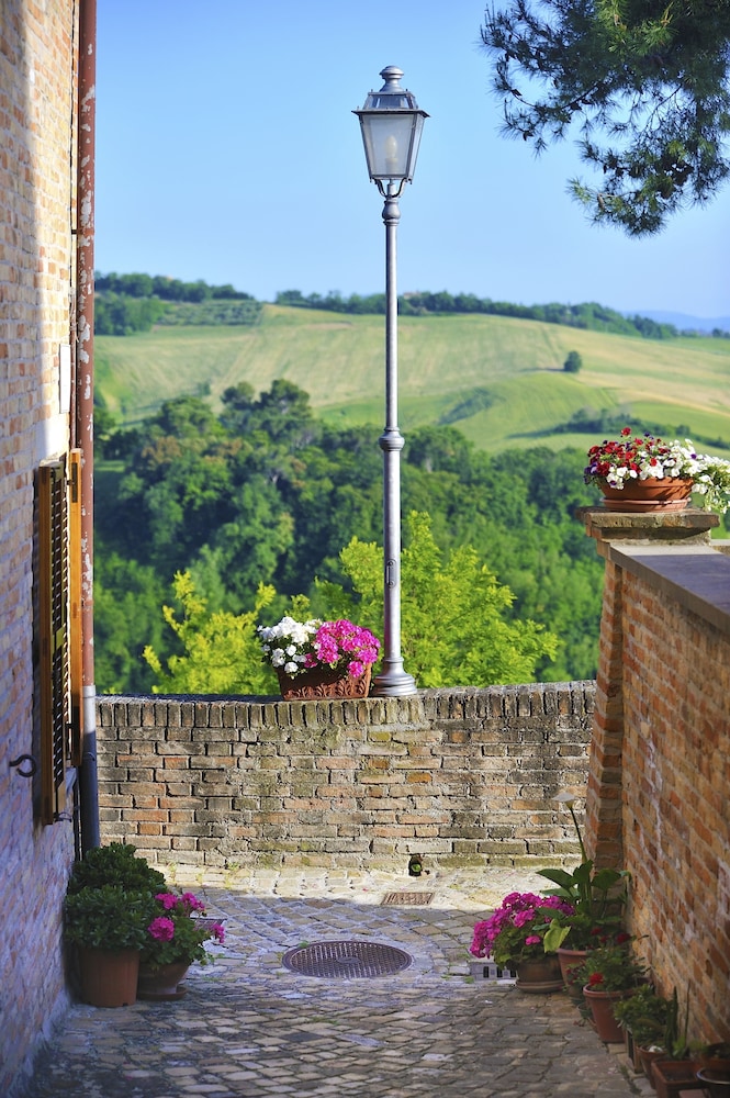 Albergo Diffuso Borgo Montemaggiore 55/63
