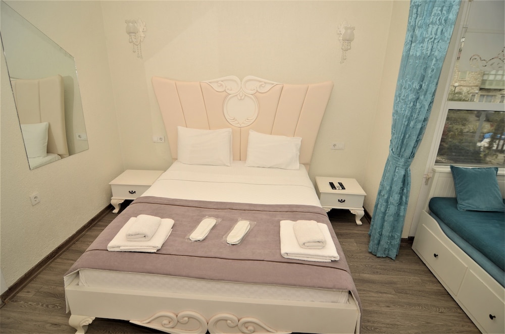 Alacati Eldoris Otel 50/50