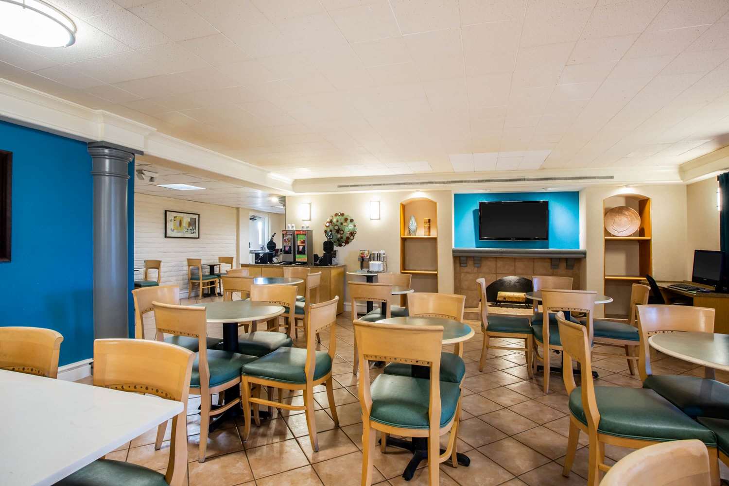 La Quinta Inn Norfolk Virginia Beach 15/26