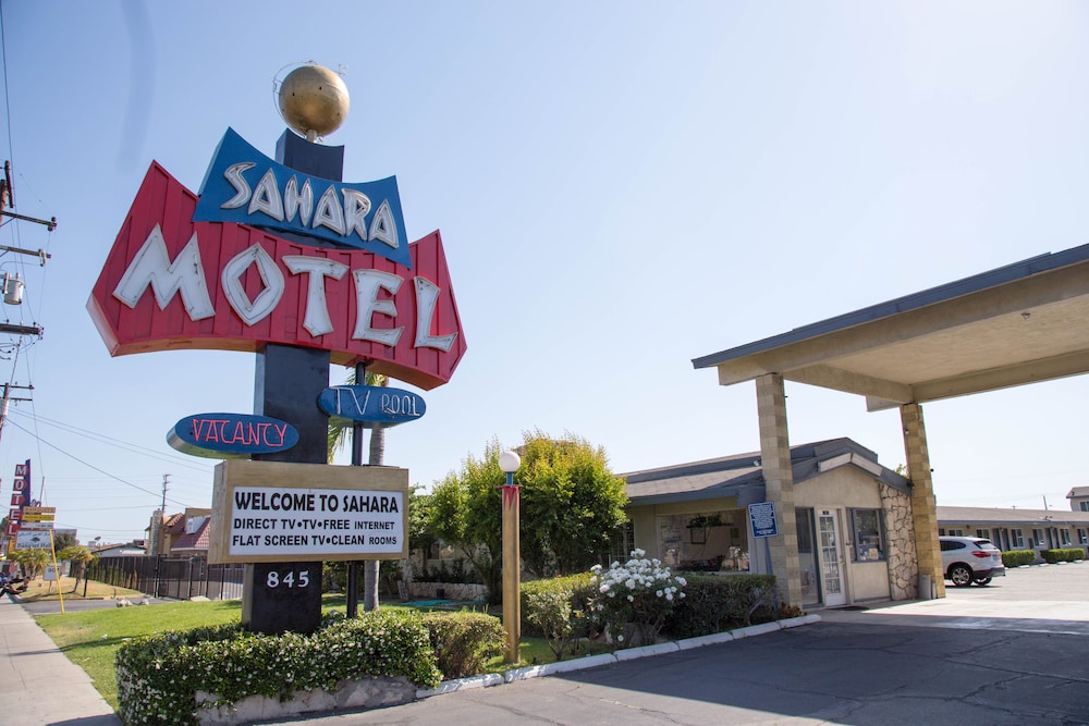 Sahara Motel 23/27