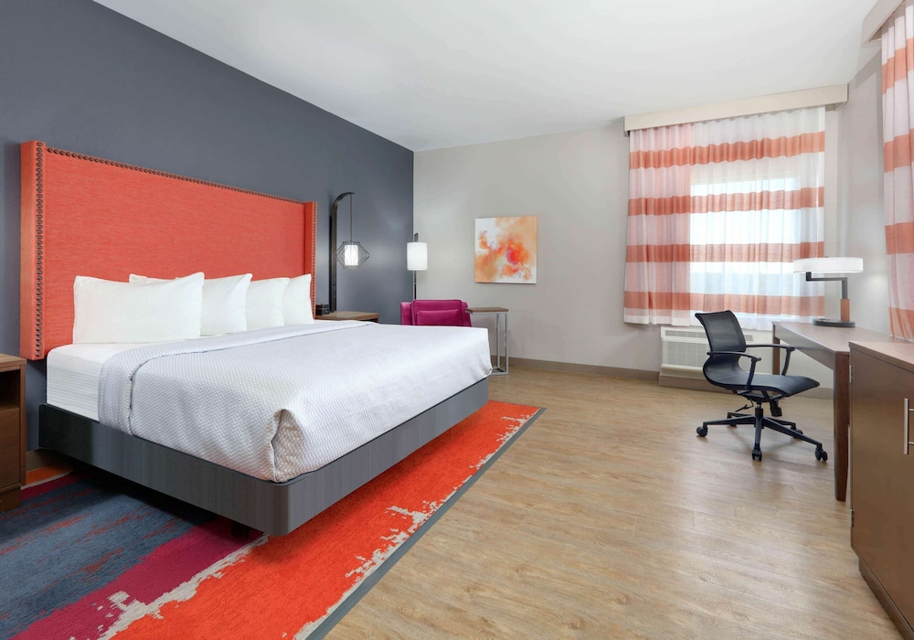 La Quinta Inn & Suites By Wyndham Lakeway 11/44