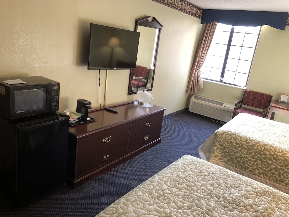 Days Inn & Suites by Wyndham Youngstown / Girard Ohio 26/39