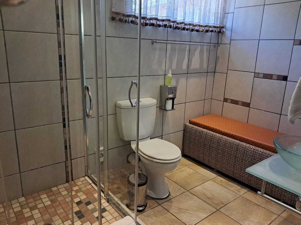 Constantia Manor Guesthouse 76/77
