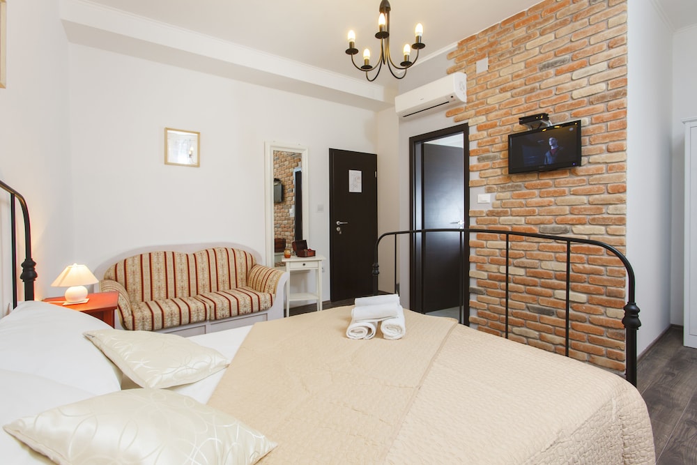 Prior Suites Split 20/50
