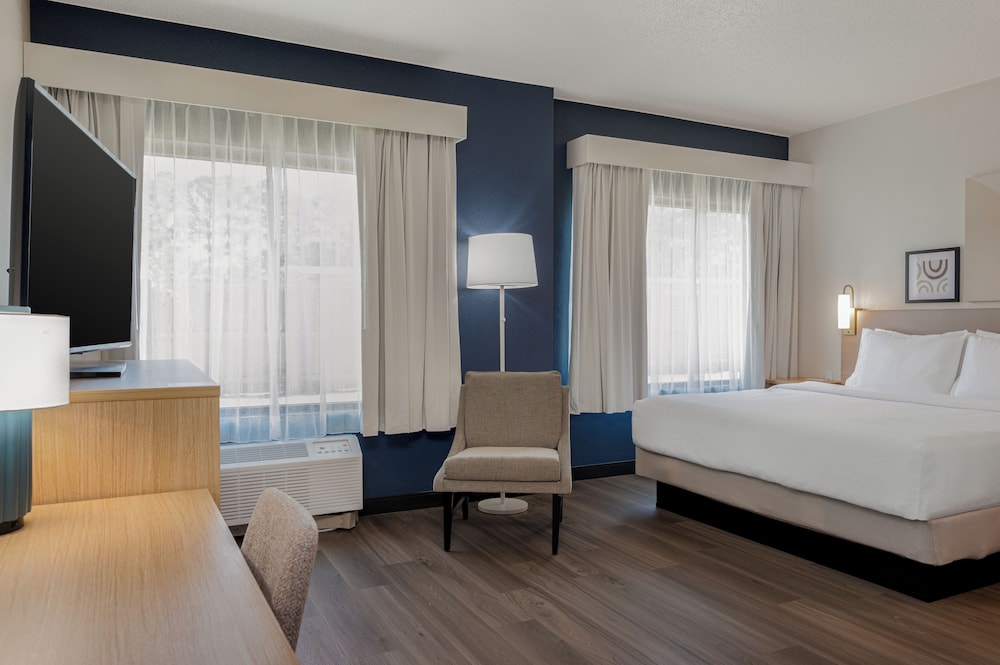 ROOM, KING BED