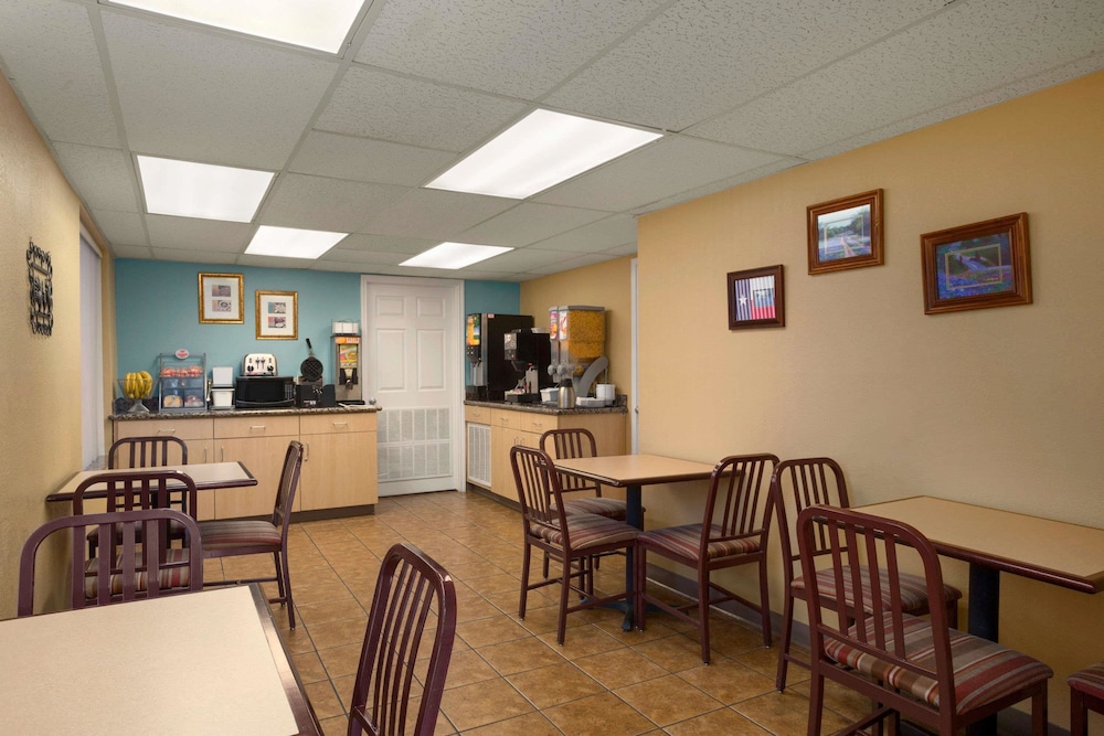 Super 8 By Wyndham Austin Downtown/Capitol Area 14/23