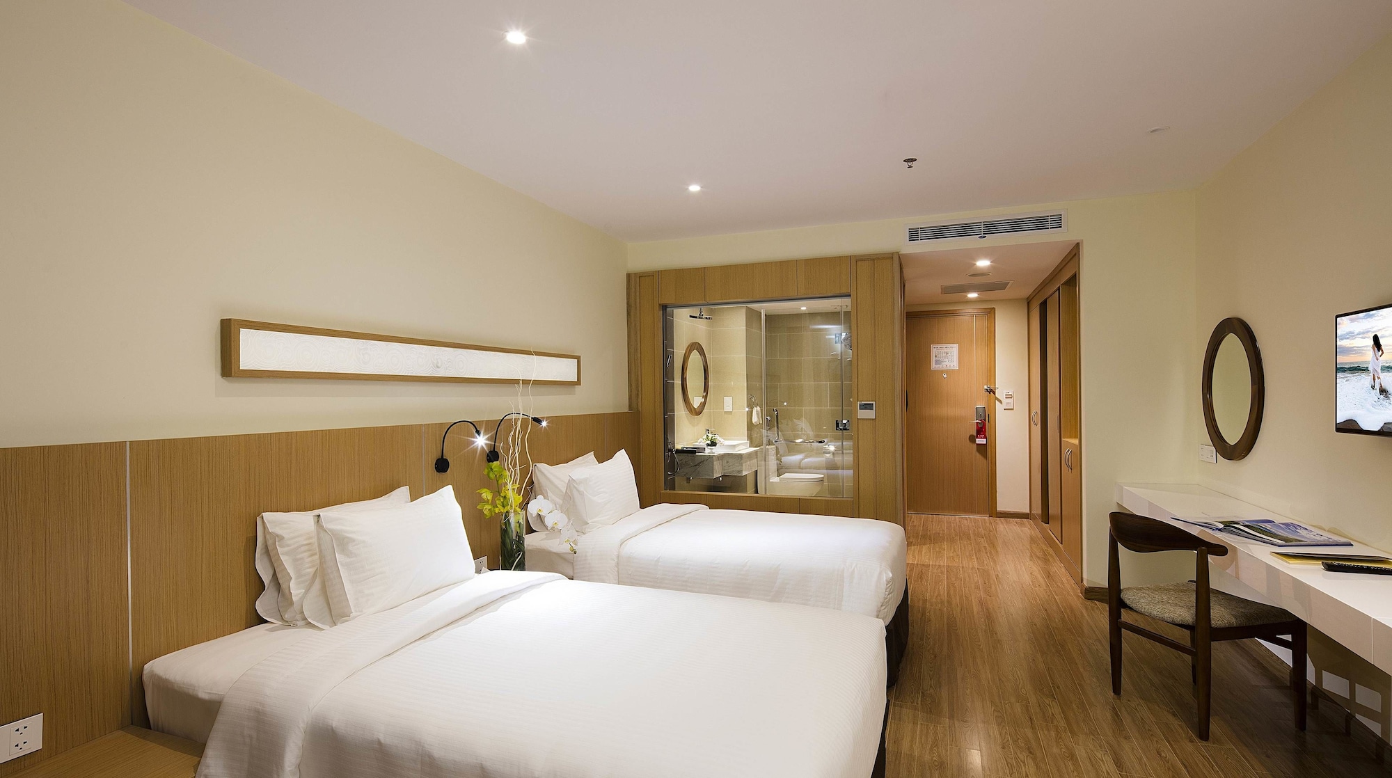 SUPERIOR, TWIN BEDS, CITY VIEW