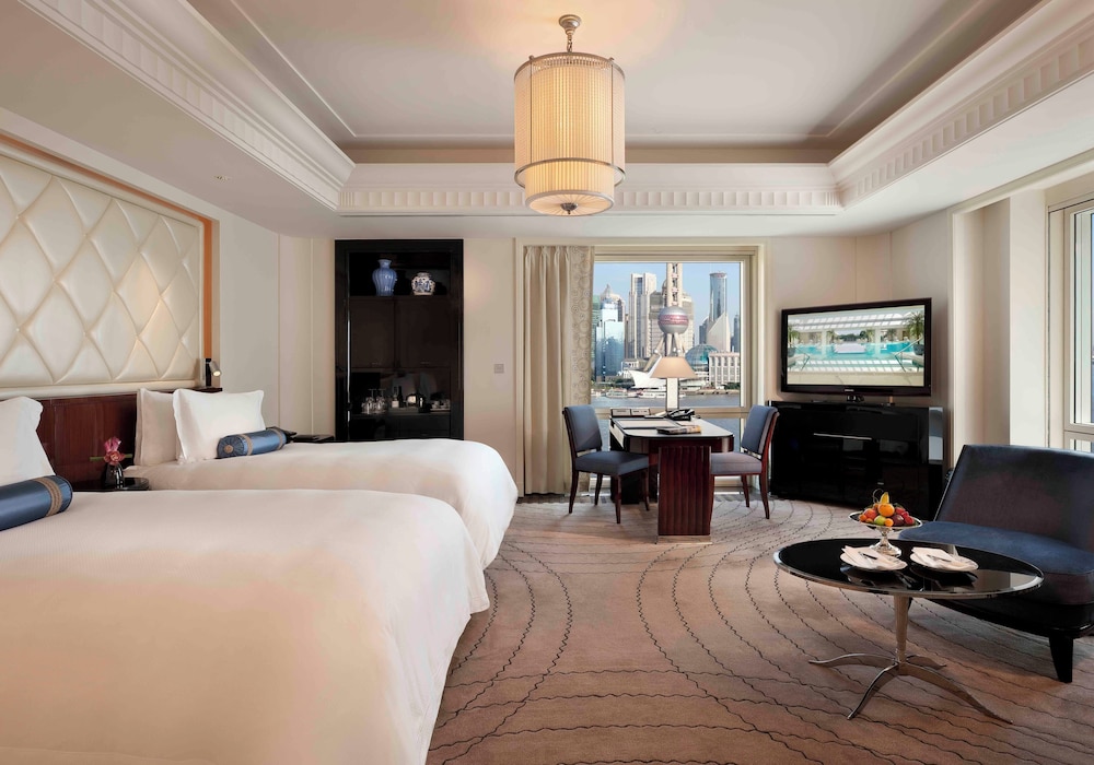 Grand, River, Deluxe, Suite, King Bed
