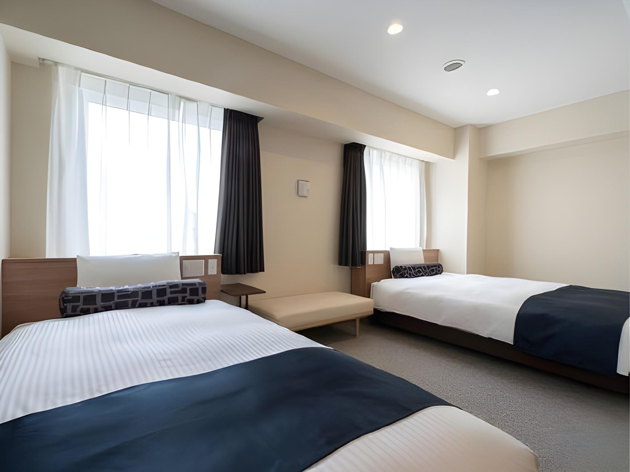 Universal, Twin Beds