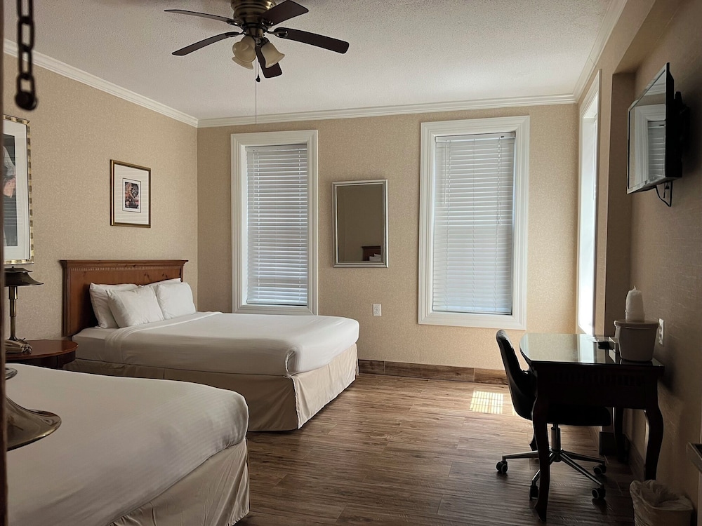 District Hotel 25/59