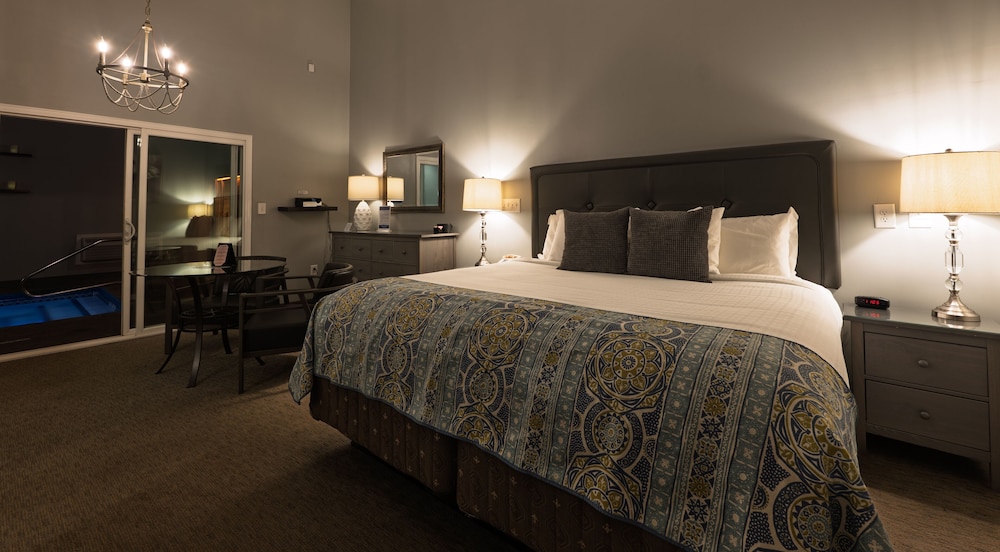 Presidential, Suite, King Bed, with Pool