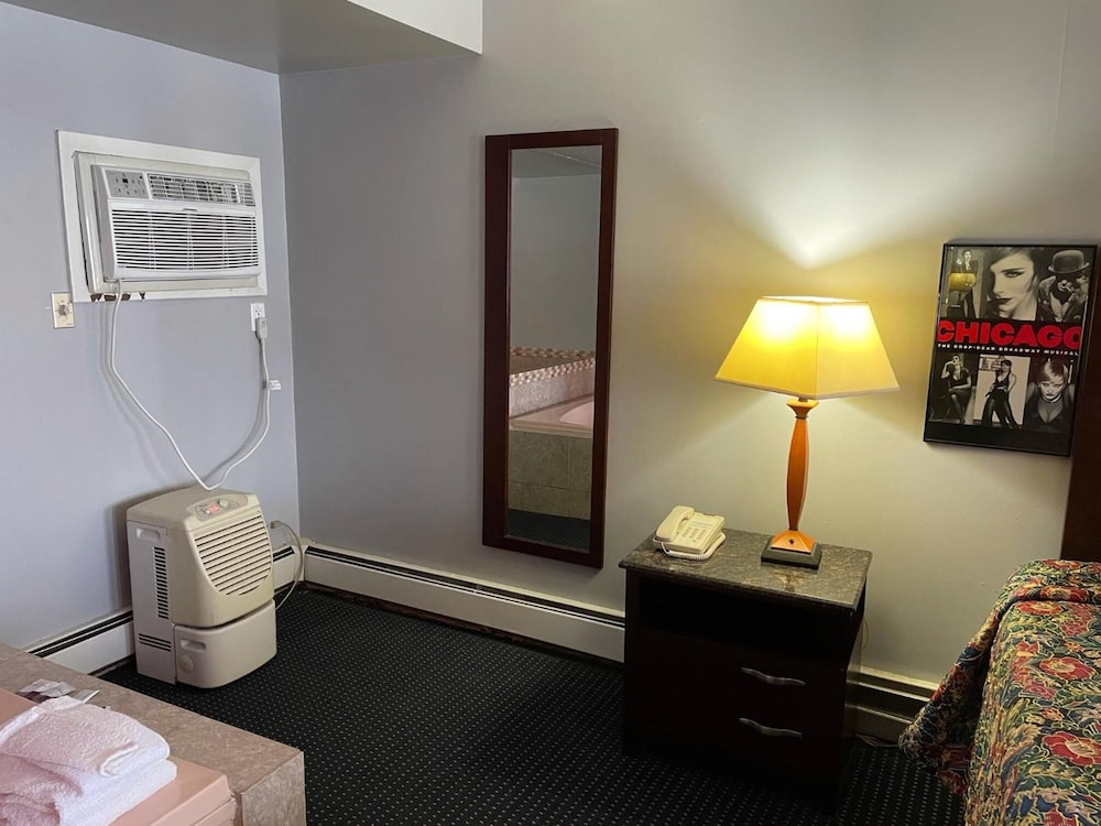 American Inn & Suites 16/28