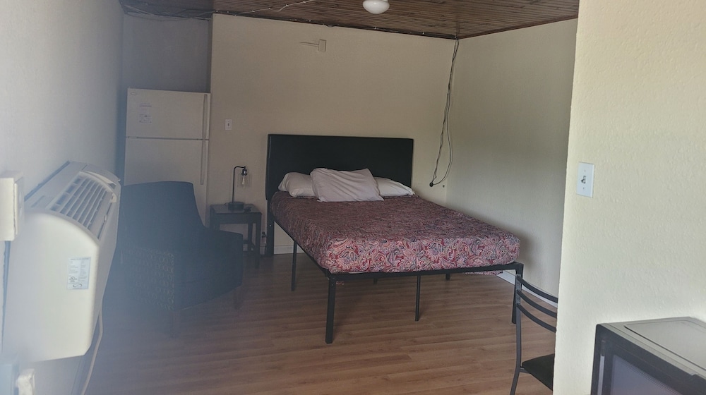 T-59 Motel Thief River Falls 23/34