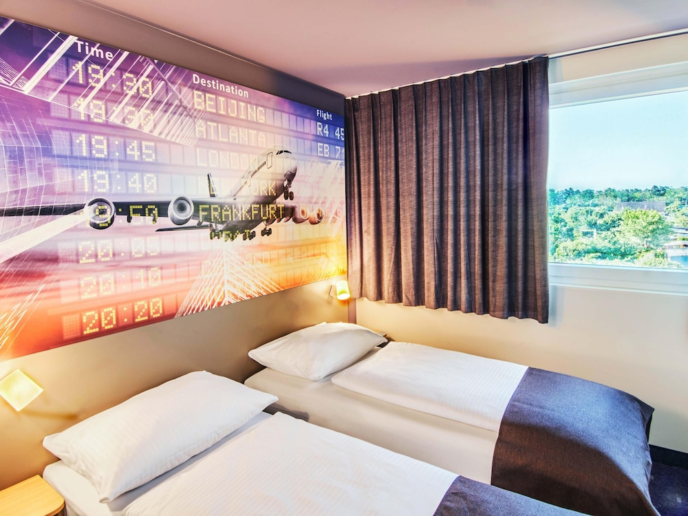 ROOM, TWIN BEDS