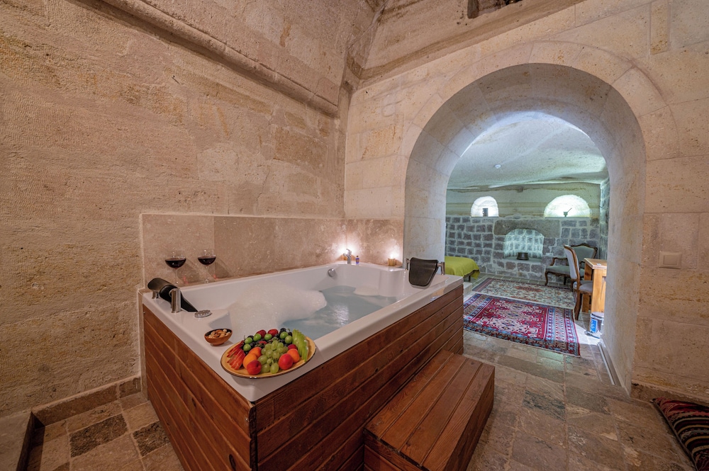 Kapalos Cave Hotel 45/47
