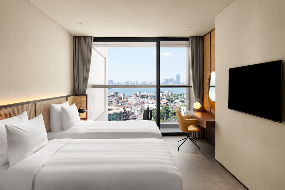Superior, Twin Beds, Lake View