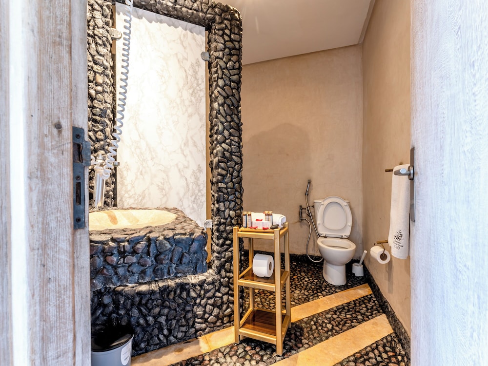 غرفة بإطلالة على البحر مفردة بسرير كينج، Chateau Eden el Rouh And Spa 3/3