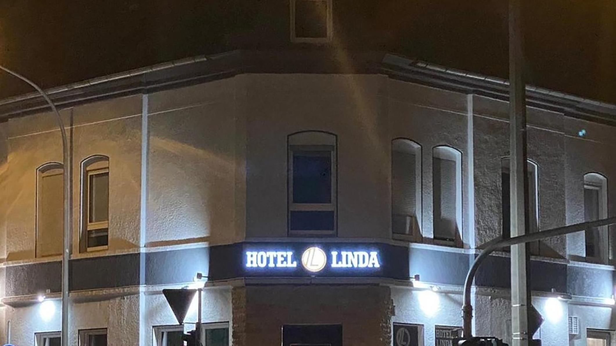 Hotel Linda 4/28