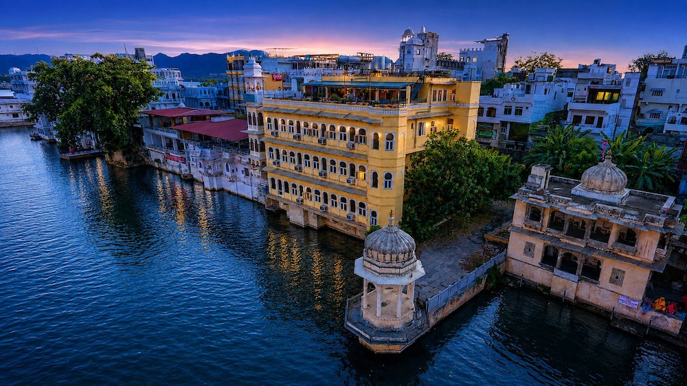 Hotel Sarovar 2/50