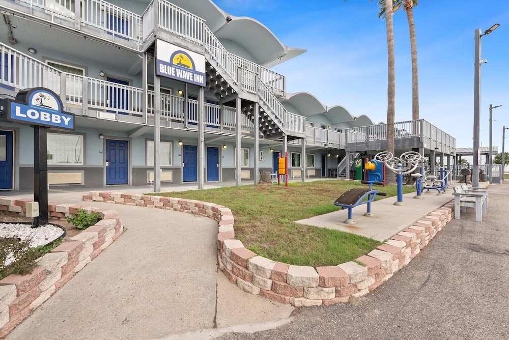 Blue Wave Inn 35/50