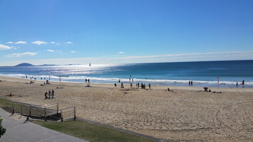 Alex Beach Cabins and Tourist Park 32/50