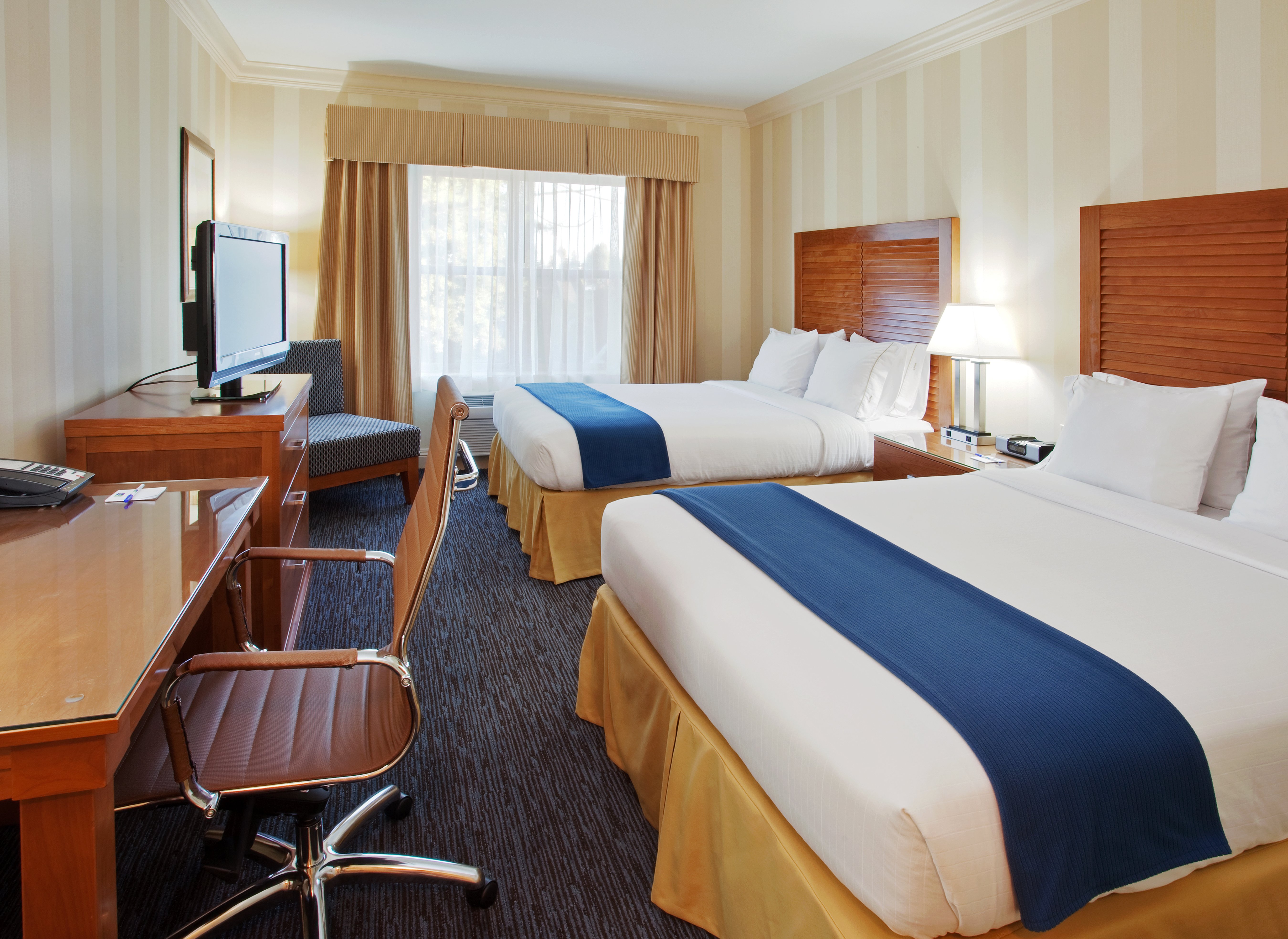 Holiday Inn Express Hotel Suites Santa Cruz 32/72