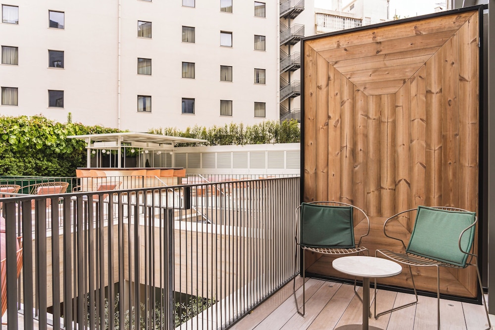 Luster Hotel 9/58
