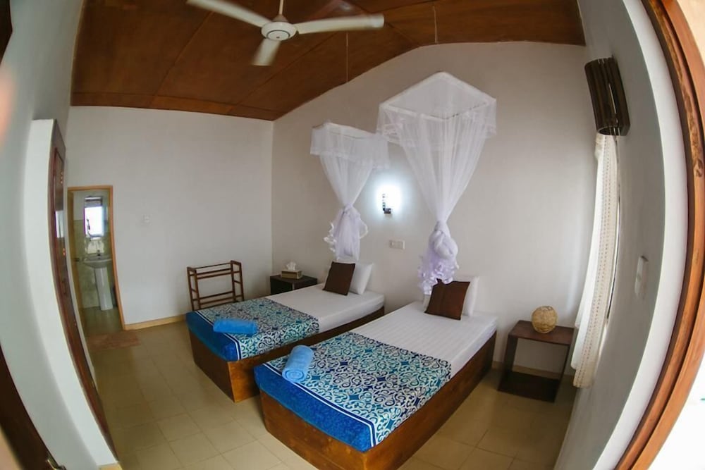 DELUXE, DOUBLE BED