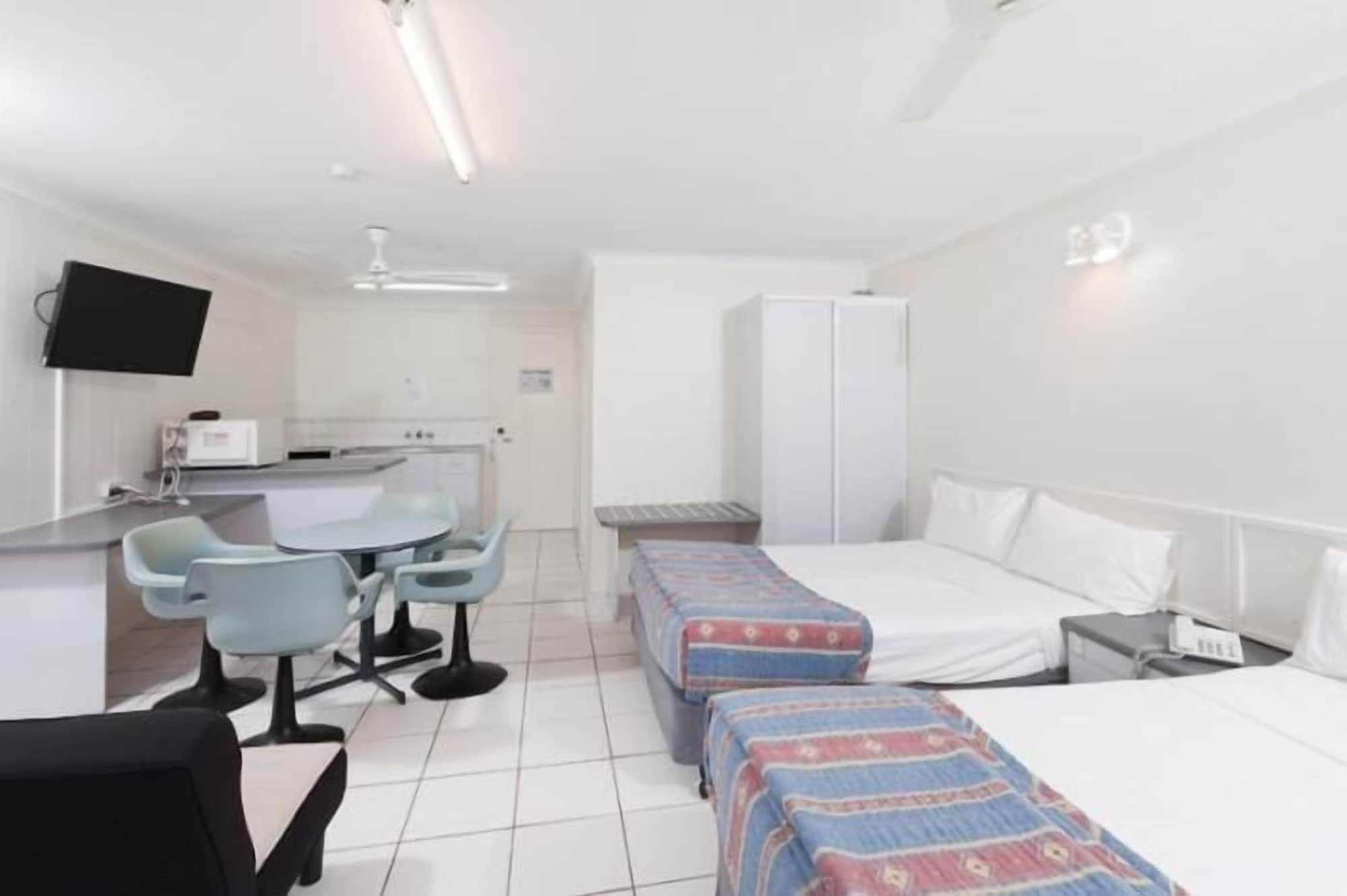 BASIC, STUDIO, KITCHENETTE