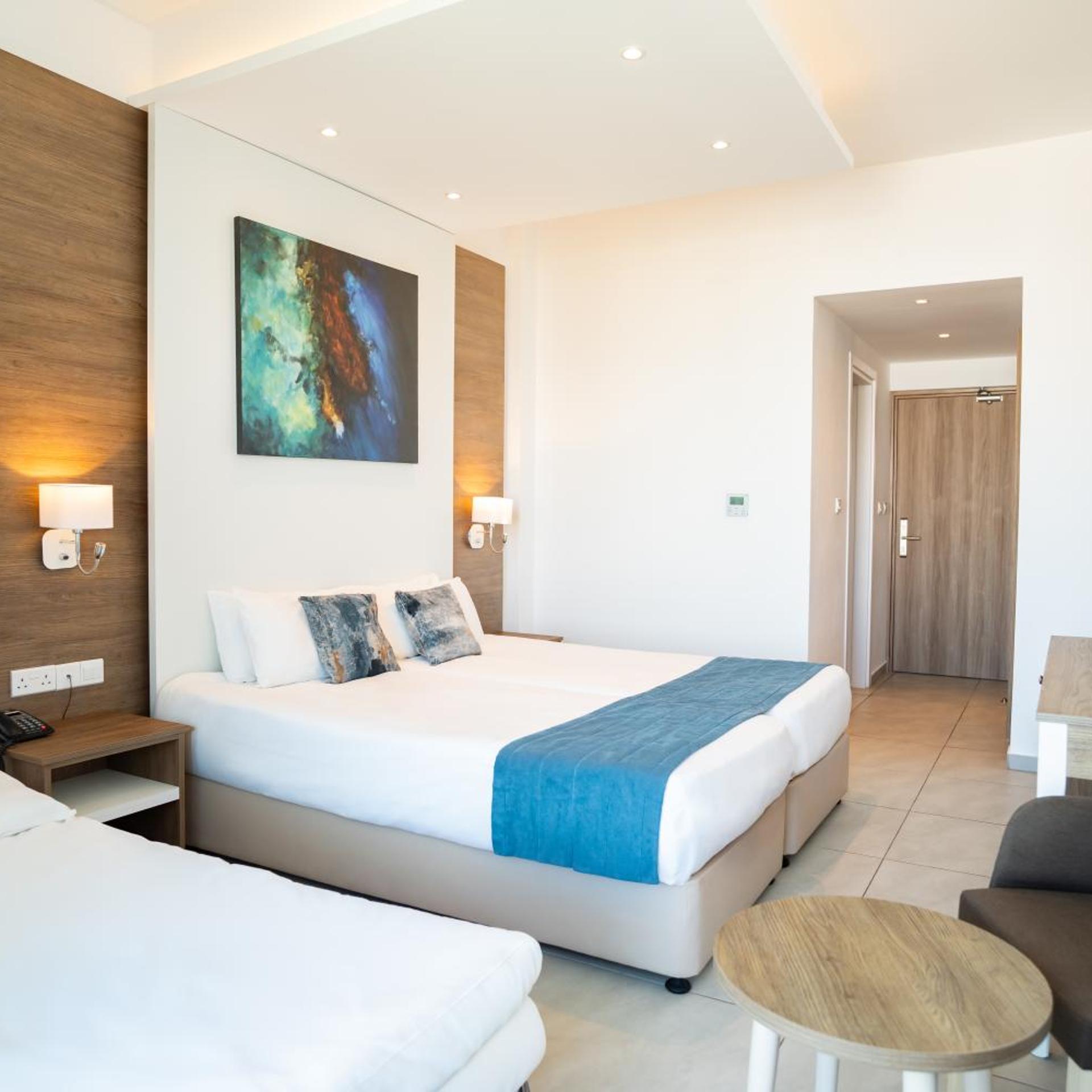 Room, Double Bed, Lateral Side Sea View