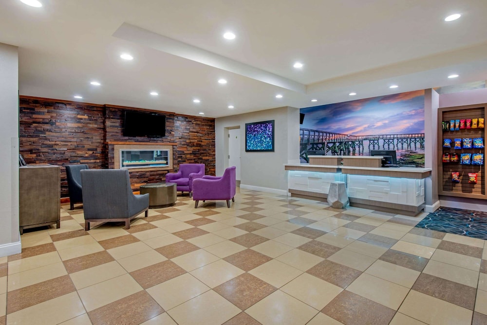 La Quinta Inn & Suites by Wyndham Lexington Park - Patuxent 8/52