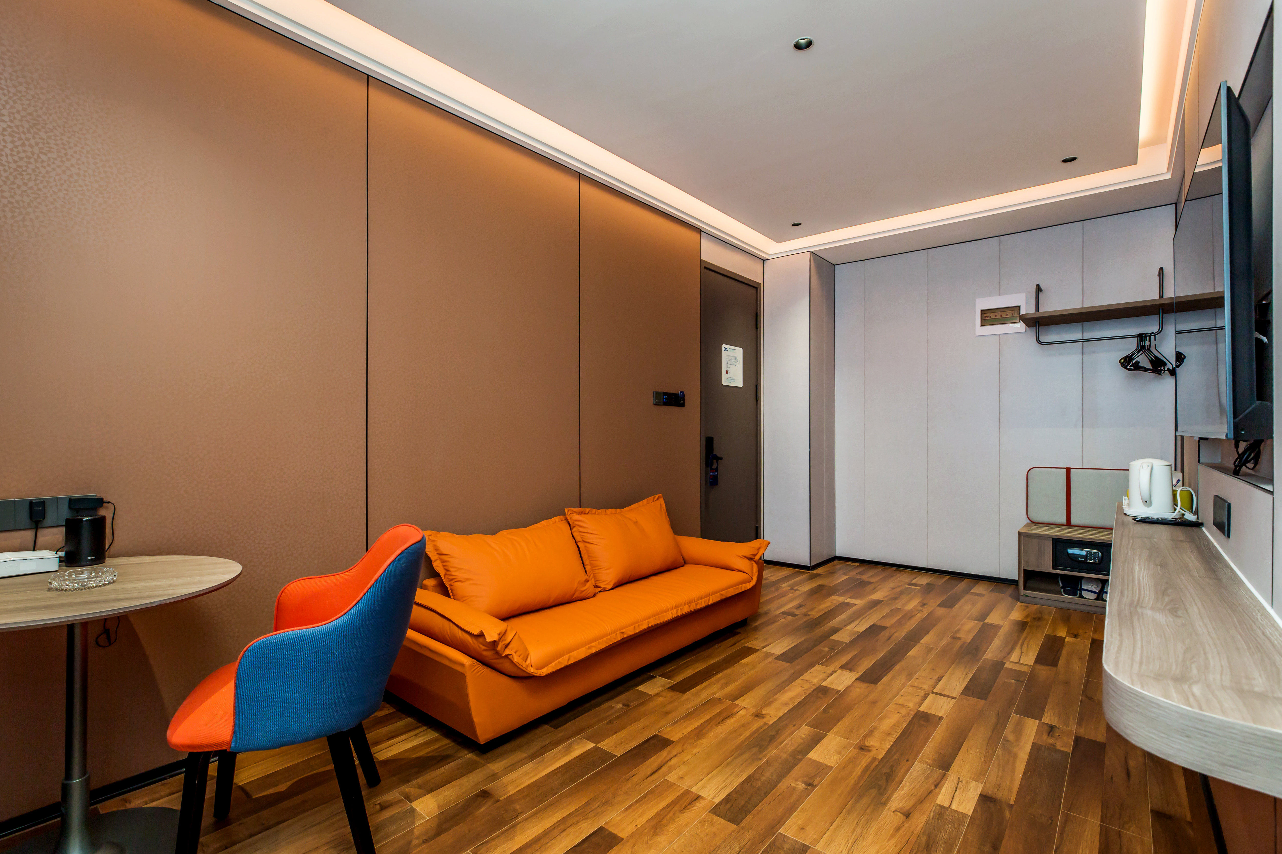 HOLIDAY INN EXPRESS CHENGDE DOWNTOWN 61/86