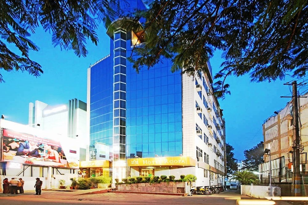 HOTEL ROOPA 3/63